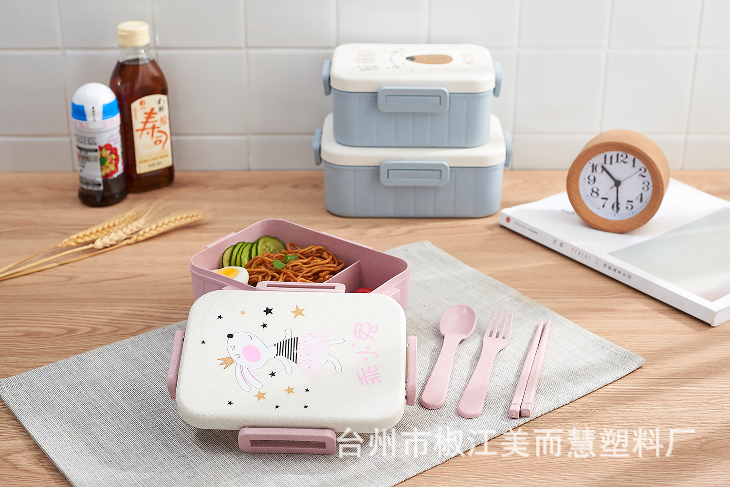 Sealed student with lid compartment fresh-keeping lunch box with cutlery details Picture