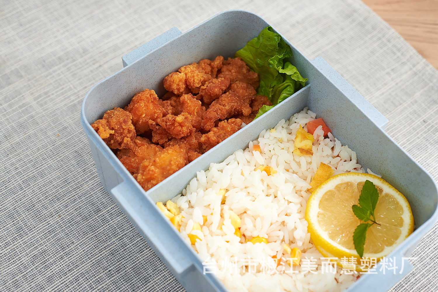 Sealed student with lid compartment fresh-keeping lunch box with cutlery undefined