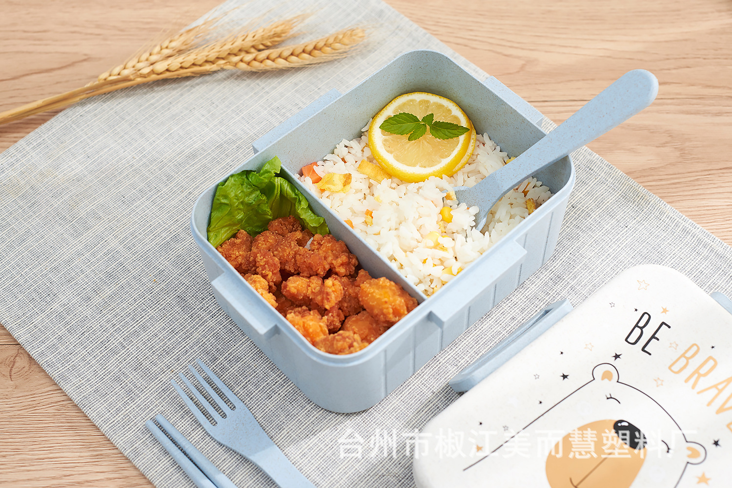 Sealed student with lid compartment fresh-keeping lunch box with cutlery undefined