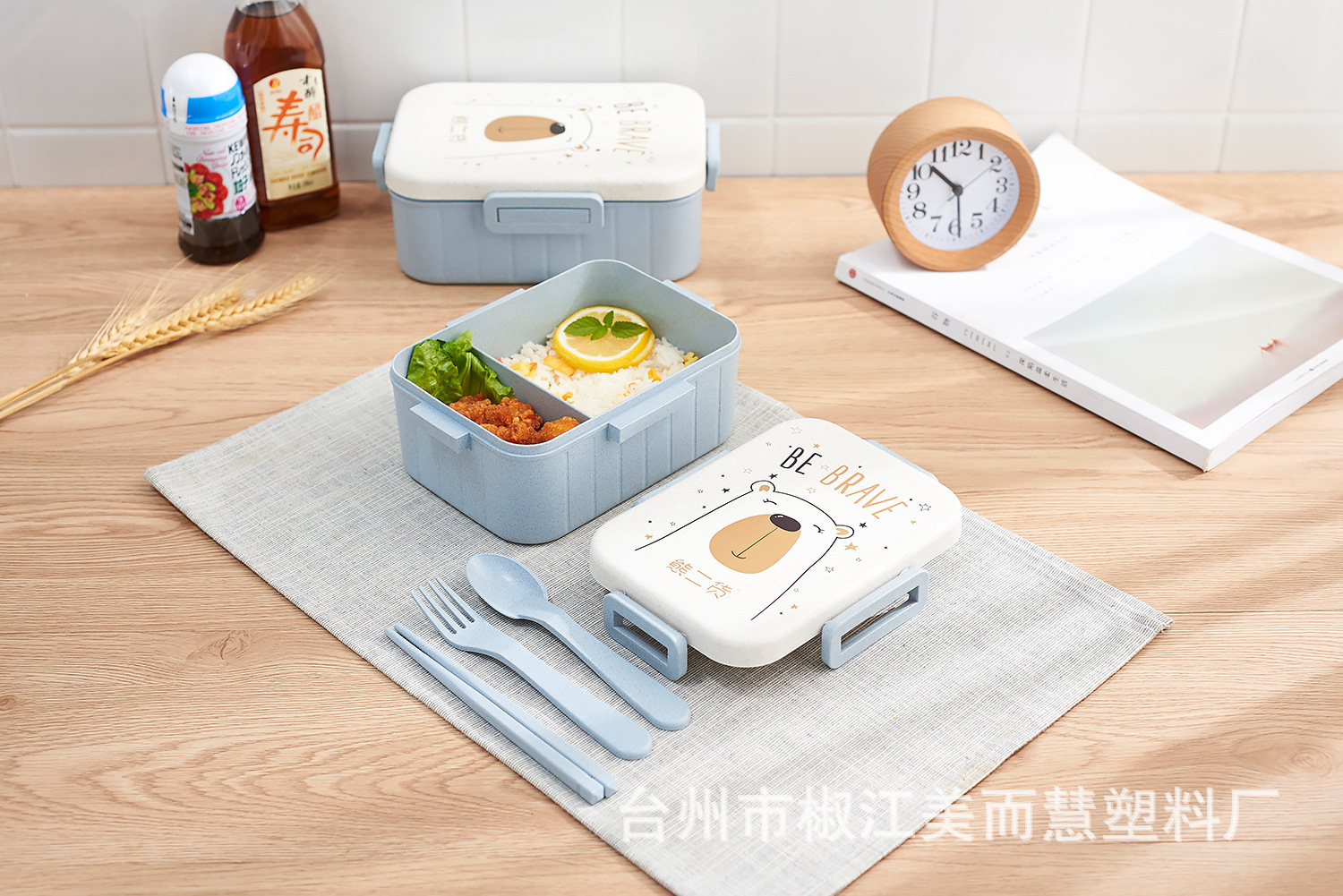 Sealed student with lid compartment fresh-keeping lunch box with cutlery undefined