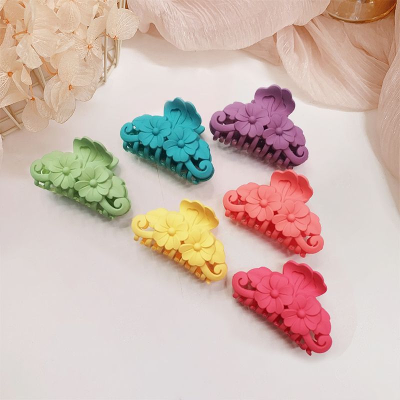 The back of the head of the hair clip is a French scratch clip, a square matte medium-sized high-end touch plate hair clip, a female hair clip, and a stylish bath clip