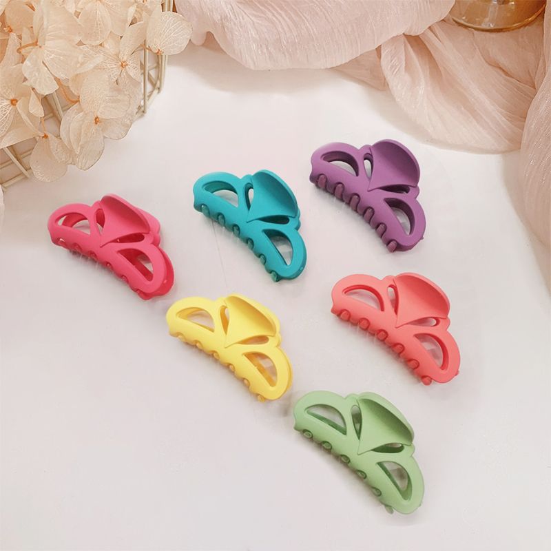 The back of the head of the hair clip is a French scratch clip, a square matte medium-sized high-end touch plate hair clip, a female hair clip, and a stylish bath clip Specification image
