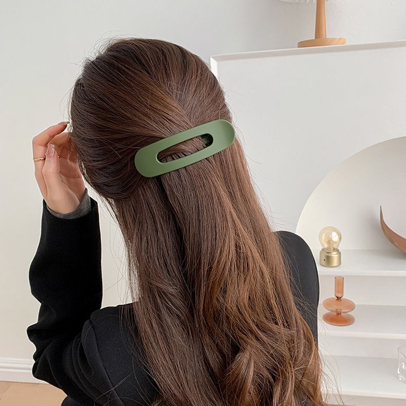 Popular online hair clips, large straight clips, side hair clips, back of the head, girl's hair clips, top clips, bangs clips, headwear, female hair clips Application Scenario