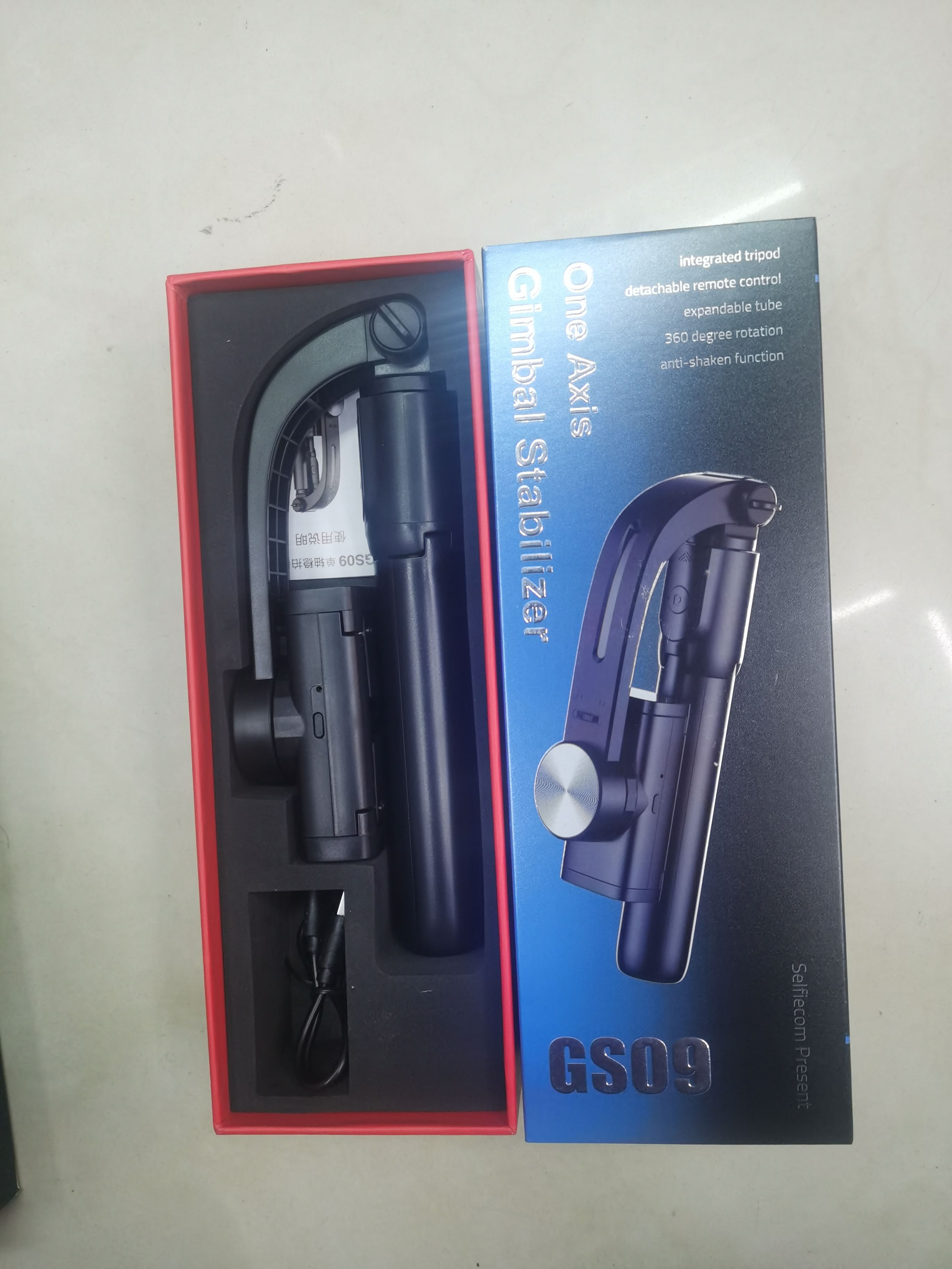 蓝牙自拍杆 /稳拍器白底实物图