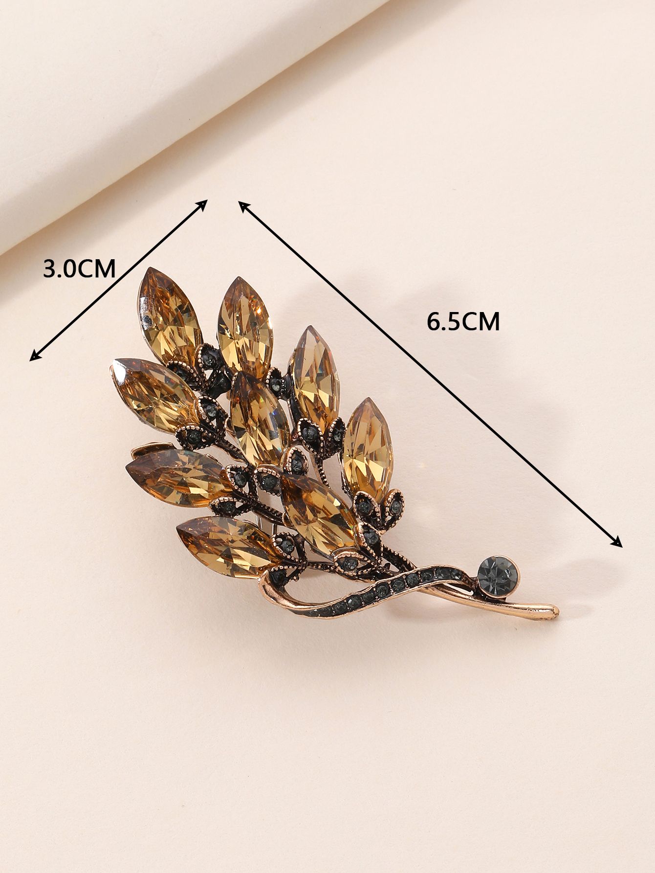 Best-selling factory direct sale Korean version leaf large glass brooch and pin in ancient color series - Yingying -yy004 Application Scenario