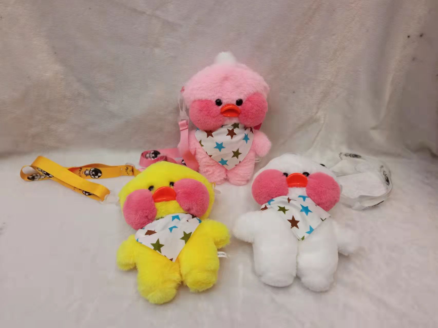 Wholesale of popular Douyin best-selling yellow duck dolls, hyaluronic acid duck figurines, plush toys and claw machines Item Picture