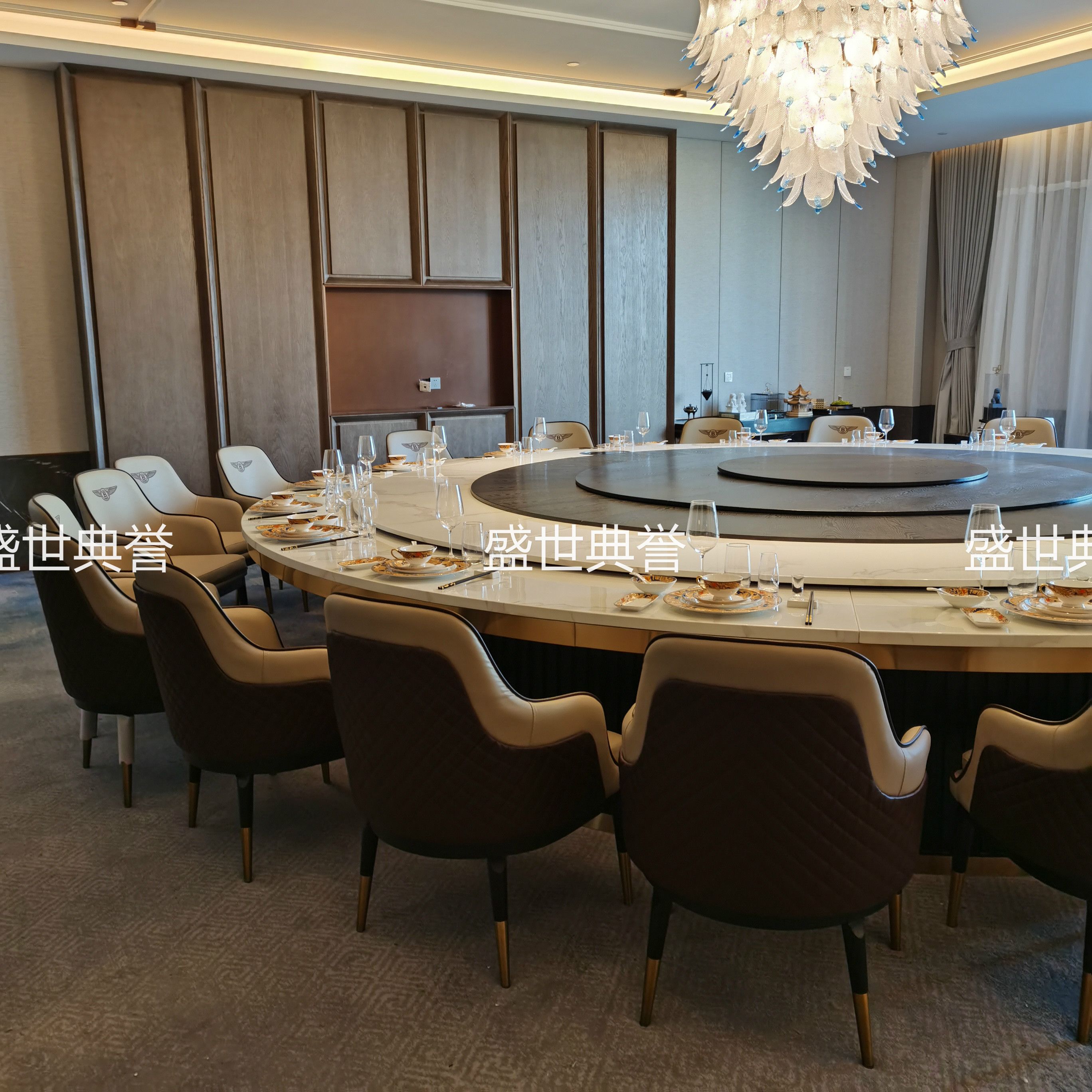 Xuancheng International Hotel features marble electric dining tables, banquet center private rooms, electric turntables, round tables and solid wood dining tables and chairs Application Scenario