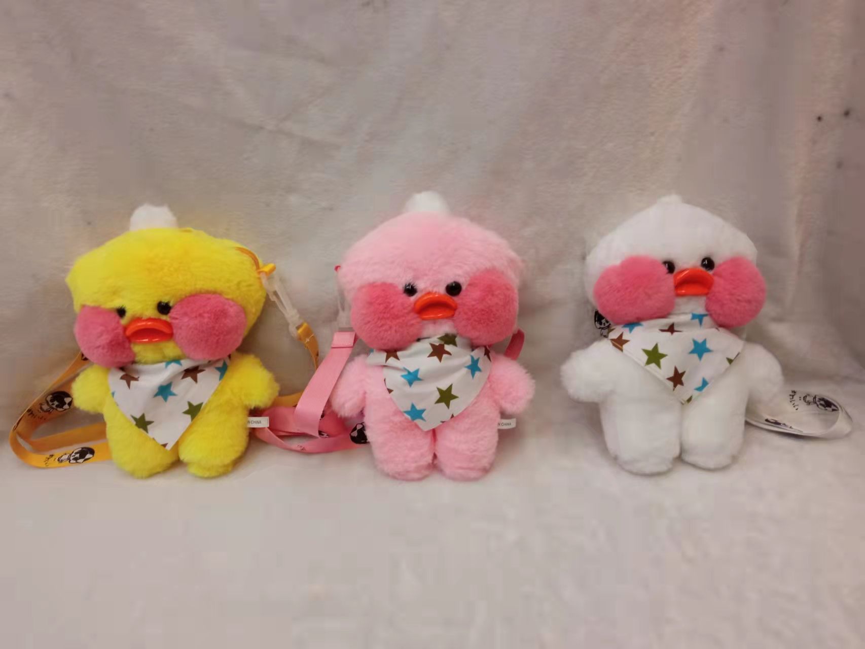 Wholesale of popular Douyin best-selling yellow duck dolls, hyaluronic acid duck figurines, plush toys and claw machines