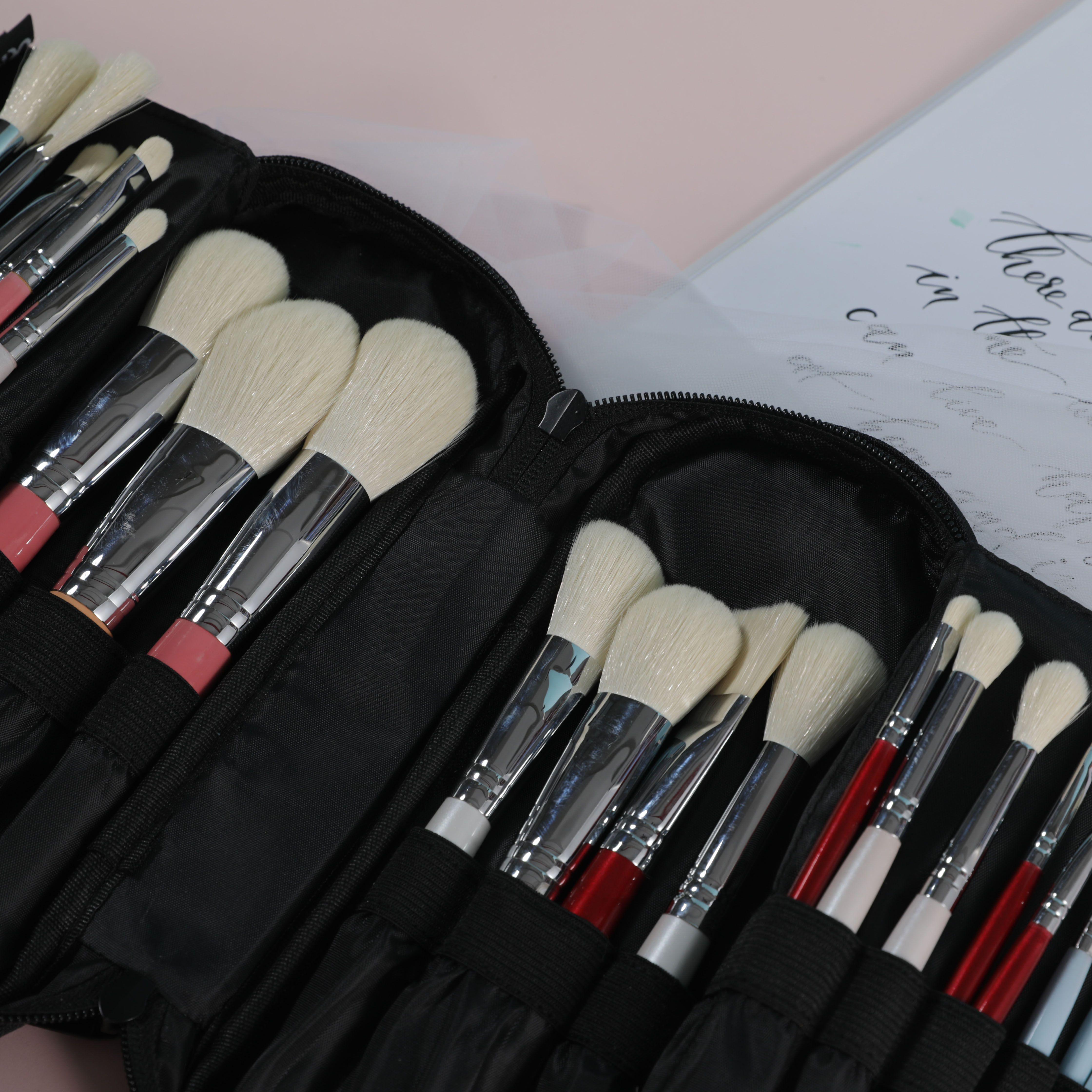 21 Zipper Leather Cover Brush Nano Silk Bionic Wool Rainbow Handle Brush Soft And Delicate Application Scenario