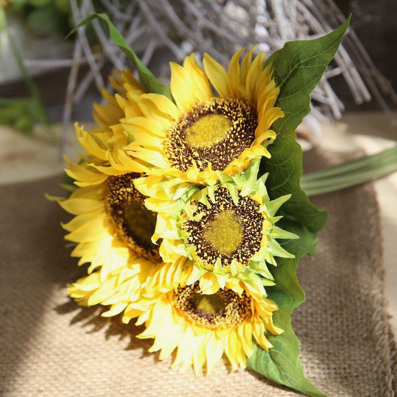 Manufacturer's artificial flowers, sunflowers, bouquets, artificial flowers wholesale, wedding hand-held silk flowers export, home decoration MW22101 Specification image