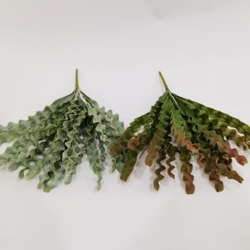 وتُعرض الازهار المصنوعة من البلاستيك في الازهار المزيفة في شكل ازهار مستعملة Item Picture