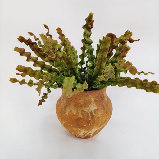 Venta al por mayor de alta gama simulación flores plantas flores de plástico hierba ondulada arreglos de flores coincidiendo con flores falsas adecuado para el hogar decoración del dormitorio diseño de montaje suave decoración flores artificiales decoración floral de boda