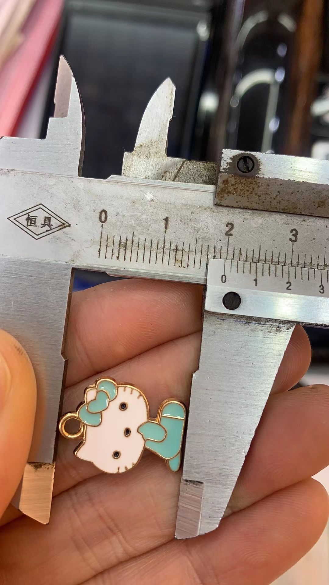 Best-selling duck-shaped jewelry accessories, alloy accessories, white claw accessories, bright color accessories, alloy Hello Kitty