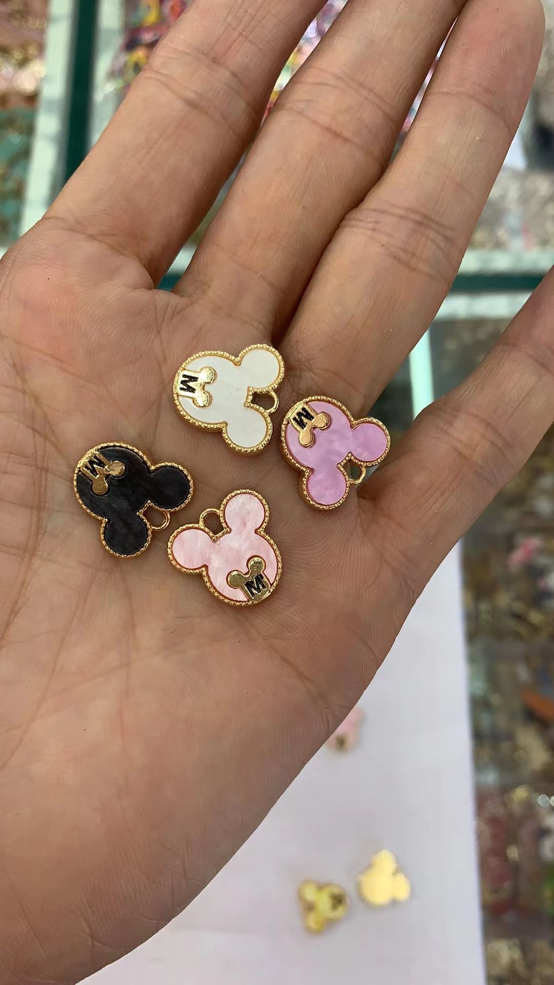 Best-selling duck-shaped jewelry accessories, alloy accessories, white claw accessories, bright-colored alloy accessories, colorful Mickey Mouse