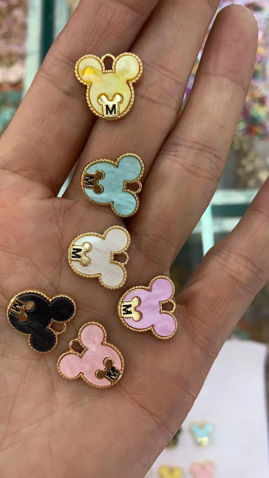 Best-selling duck-shaped jewelry accessories, alloy accessories, white claw accessories, bright-colored alloy accessories, colorful Mickey Mouse details Picture