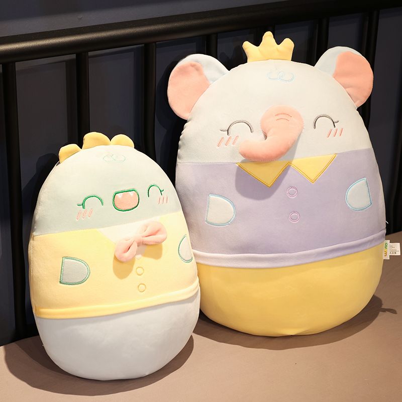 The cute little pig throw pillow with legs clamped on the bedroom bed from Miaokefang Application Scenario