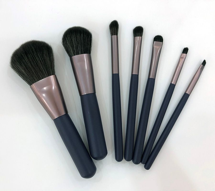 This portable travel set with 7 mini brushes is the first choice for beginners and students pic 17