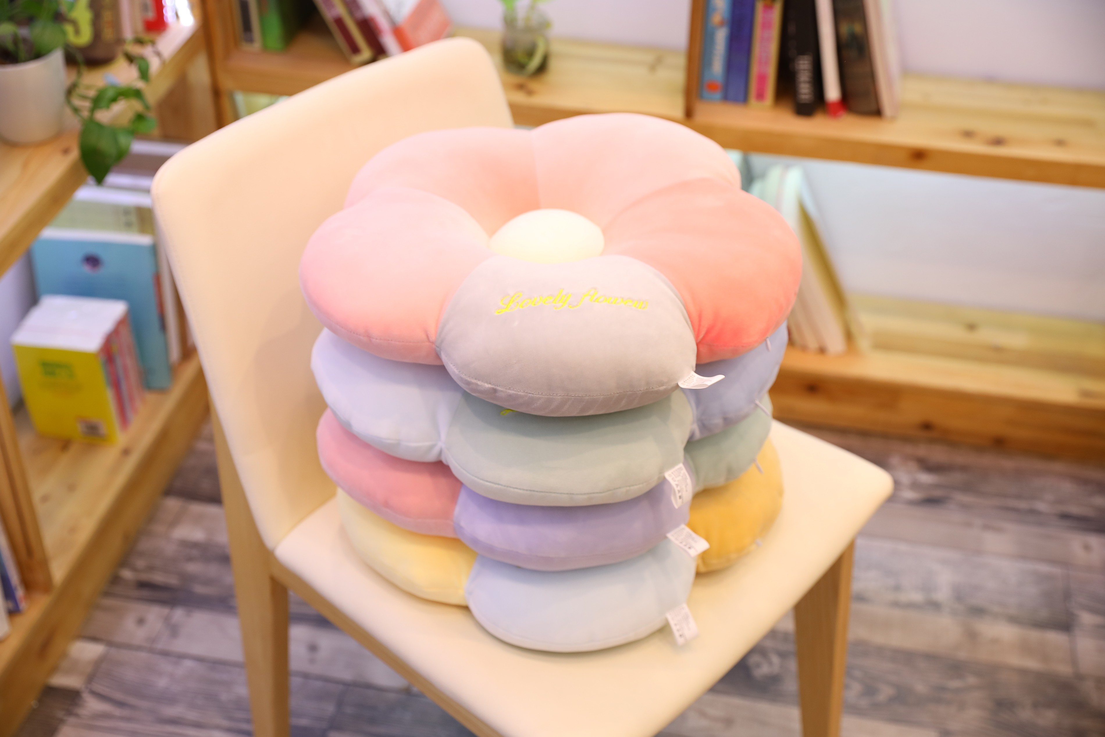 The nap pillow, petal nap pillow, backrest cushion, multi-functional, cute and comfortable pink details Picture