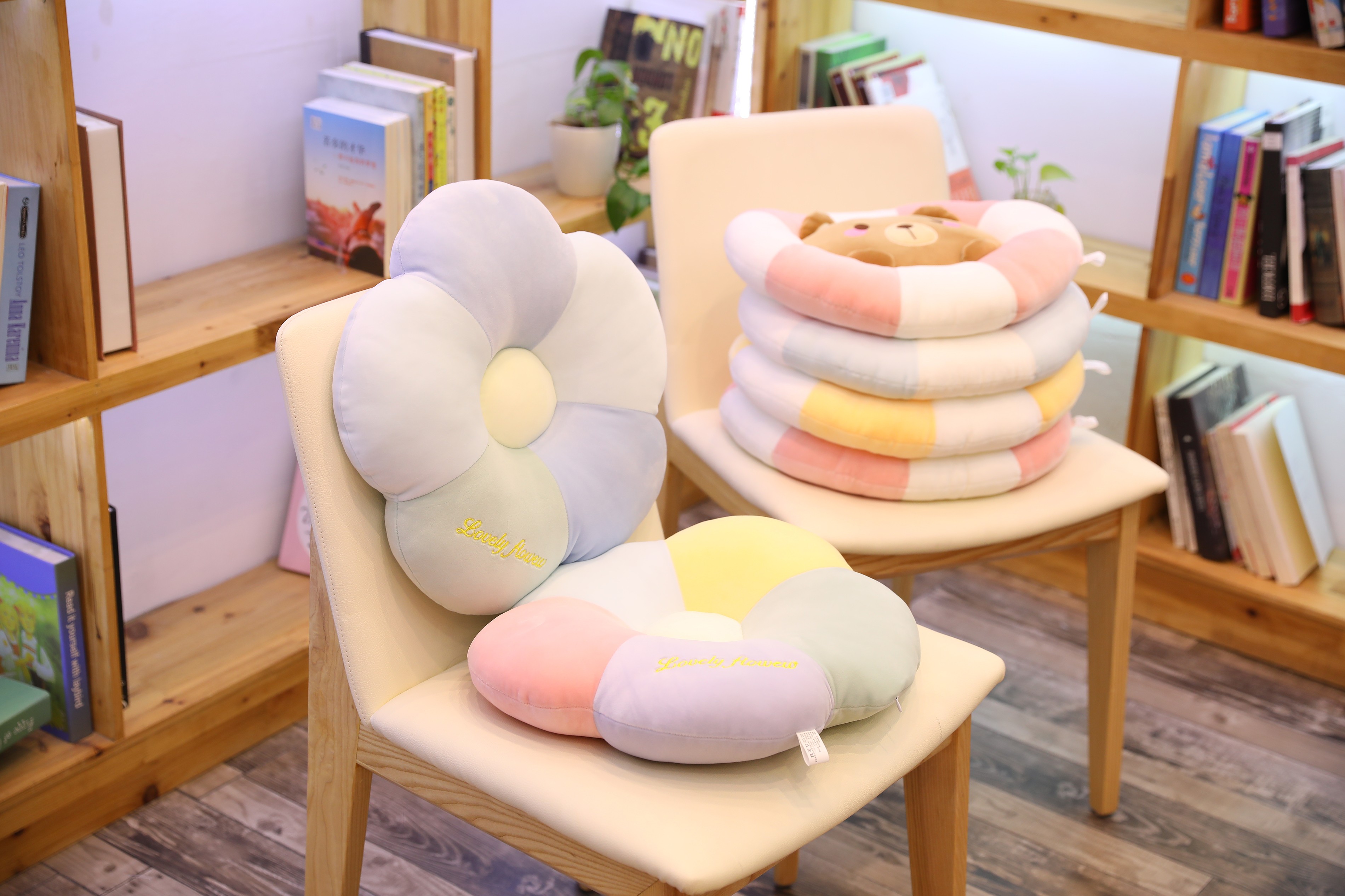 2026 New style chair cushion plush toy, cute male and female bedroom birthday gift plush toy, 40cm Application Scenario