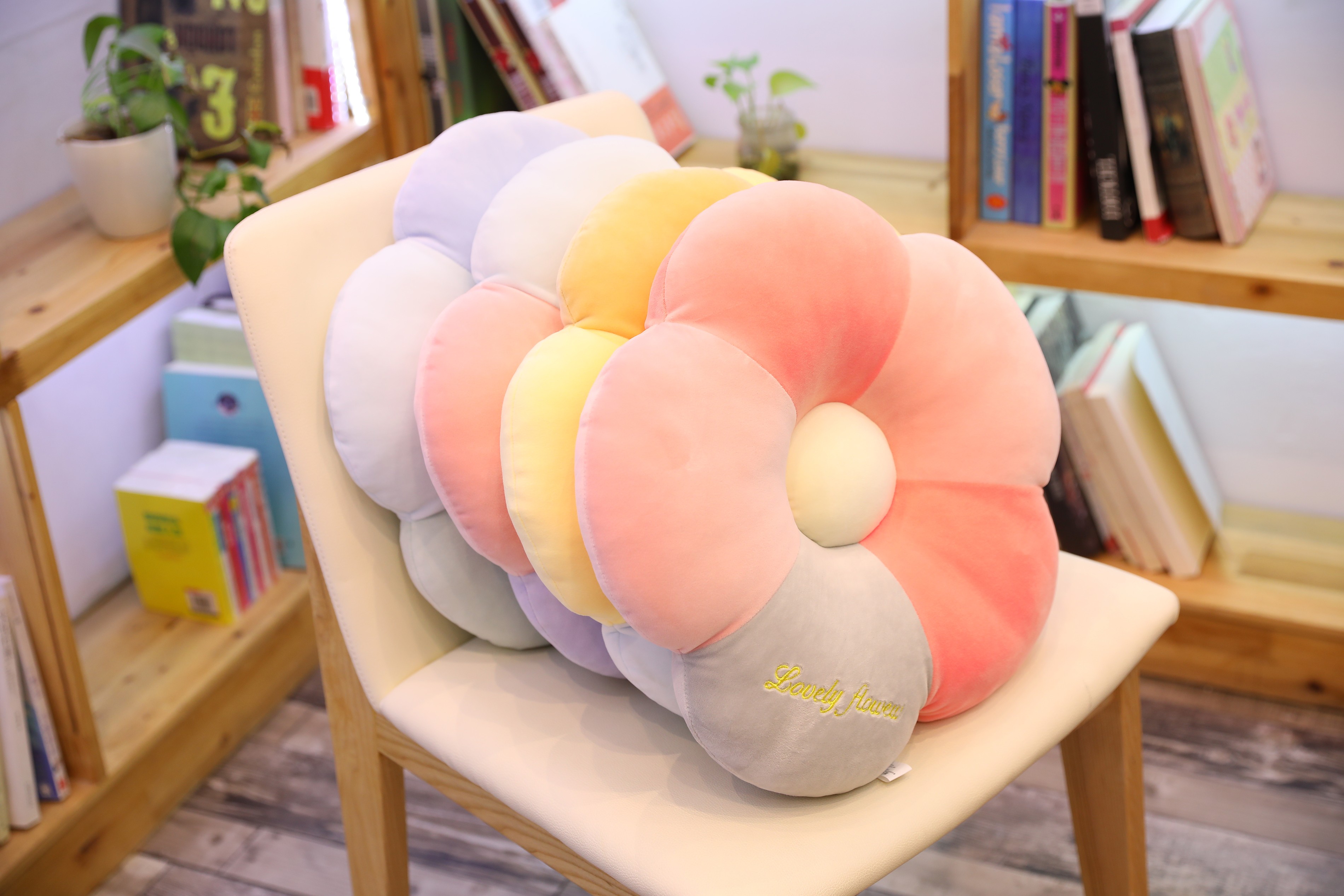 The nap pillow, petal nap pillow, backrest cushion, multi-functional, cute and comfortable pink Application Scenario