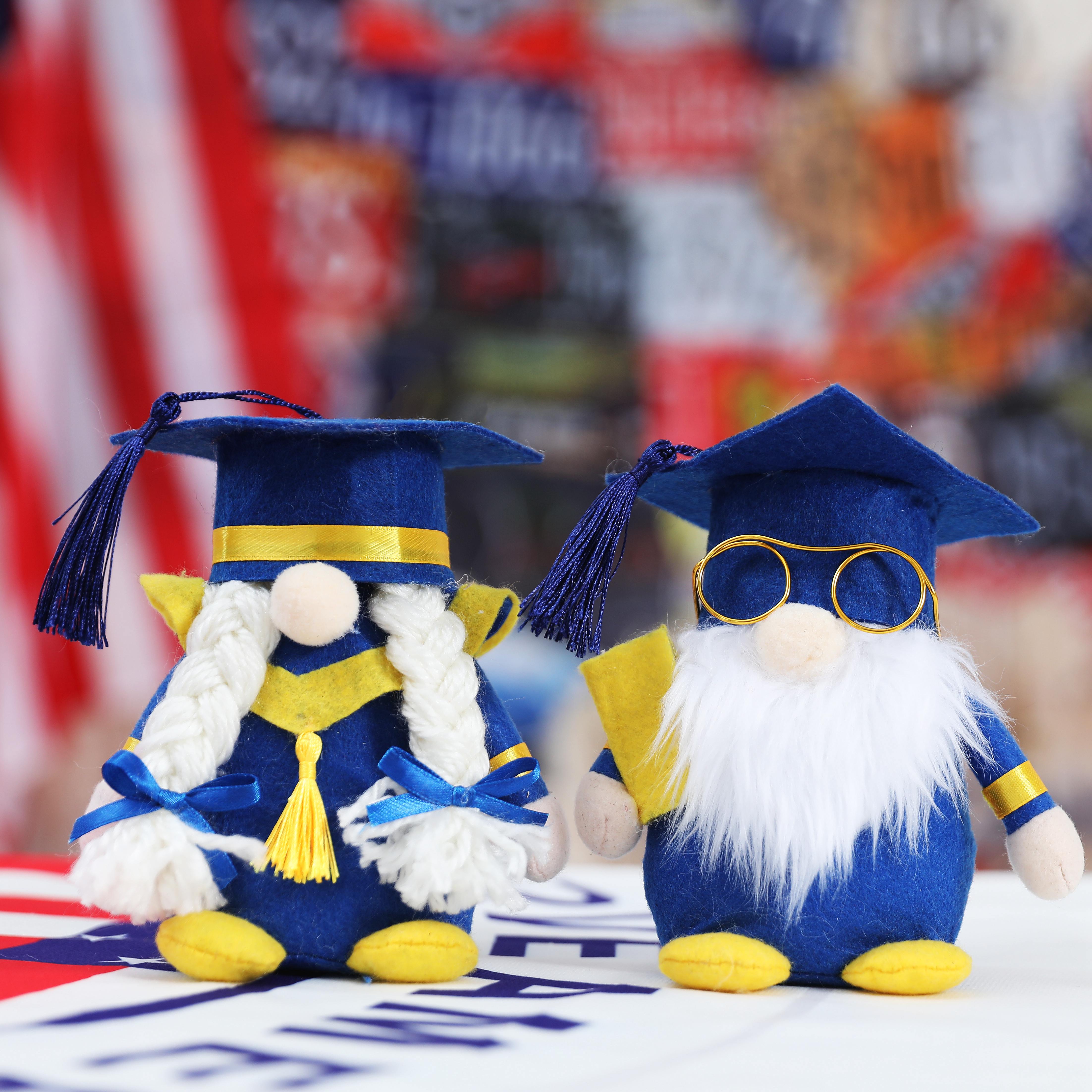 2021年跨境毕业季无脸娃娃礼物开学博士帽蓝色鲁道夫公仔装饰摆件