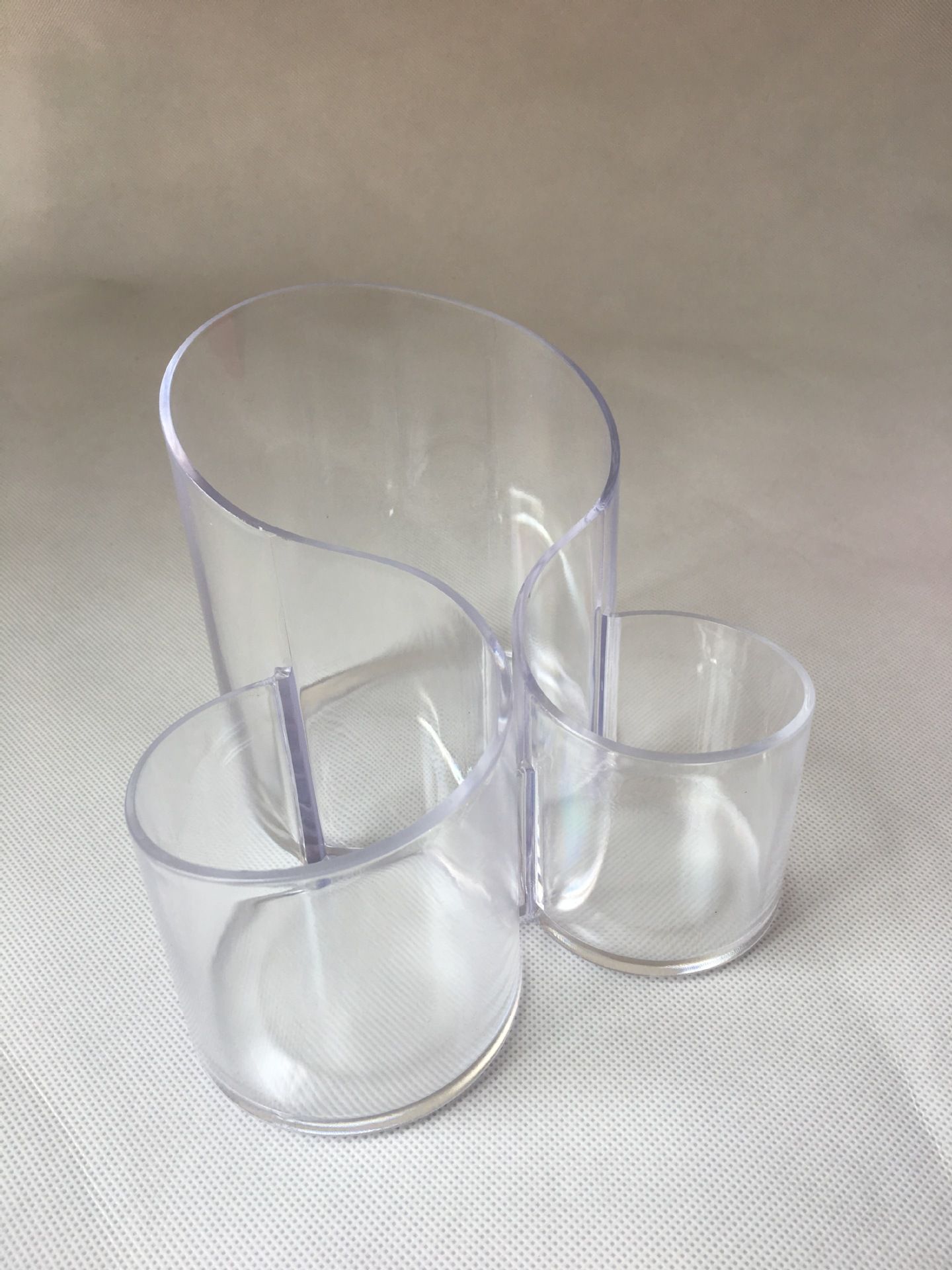 Curved makeup rack for foreign trade
