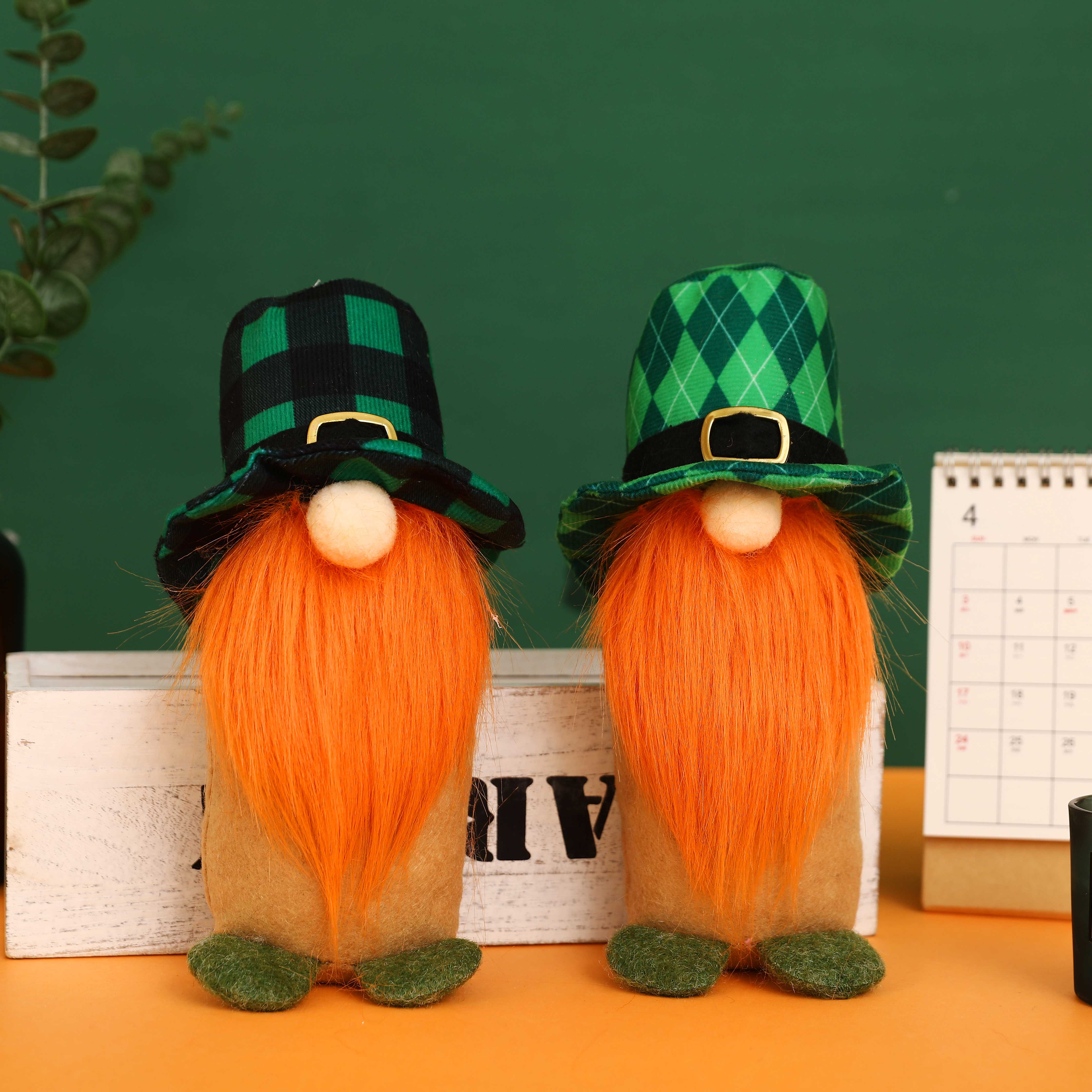 跨境新款爱尔兰圣帕特里克节无脸娃娃绿叶节短脚侏儒鲁道夫装饰品