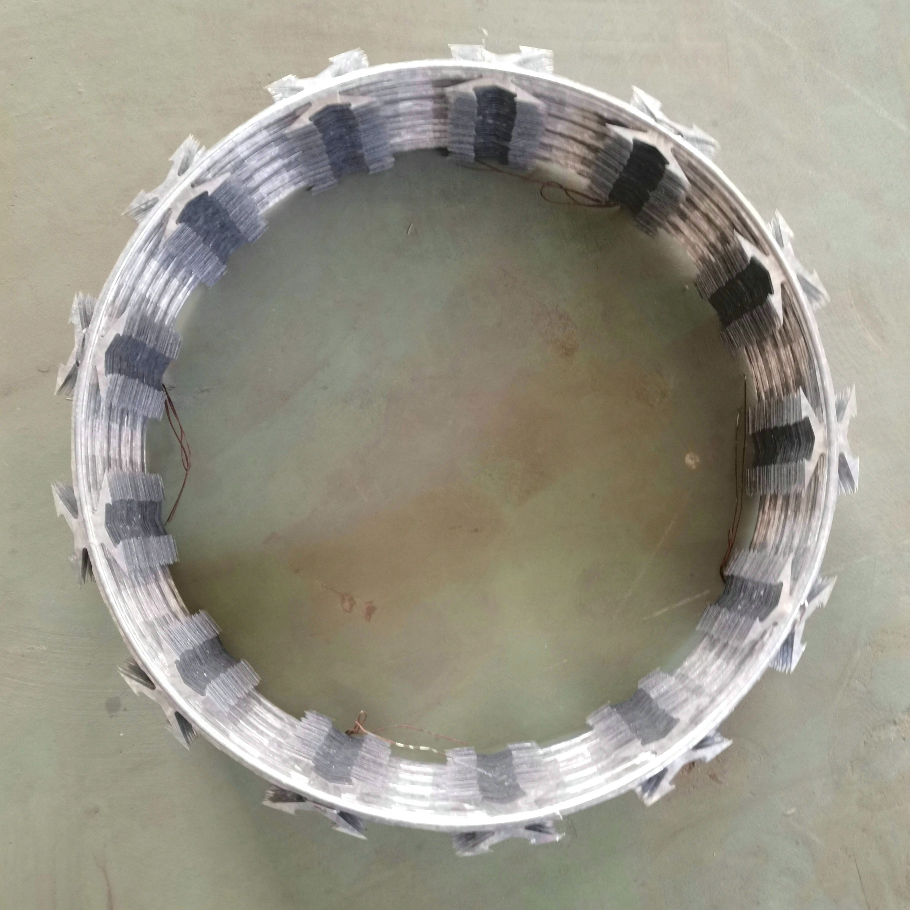 Hot-dip galvanized blade barbed rope