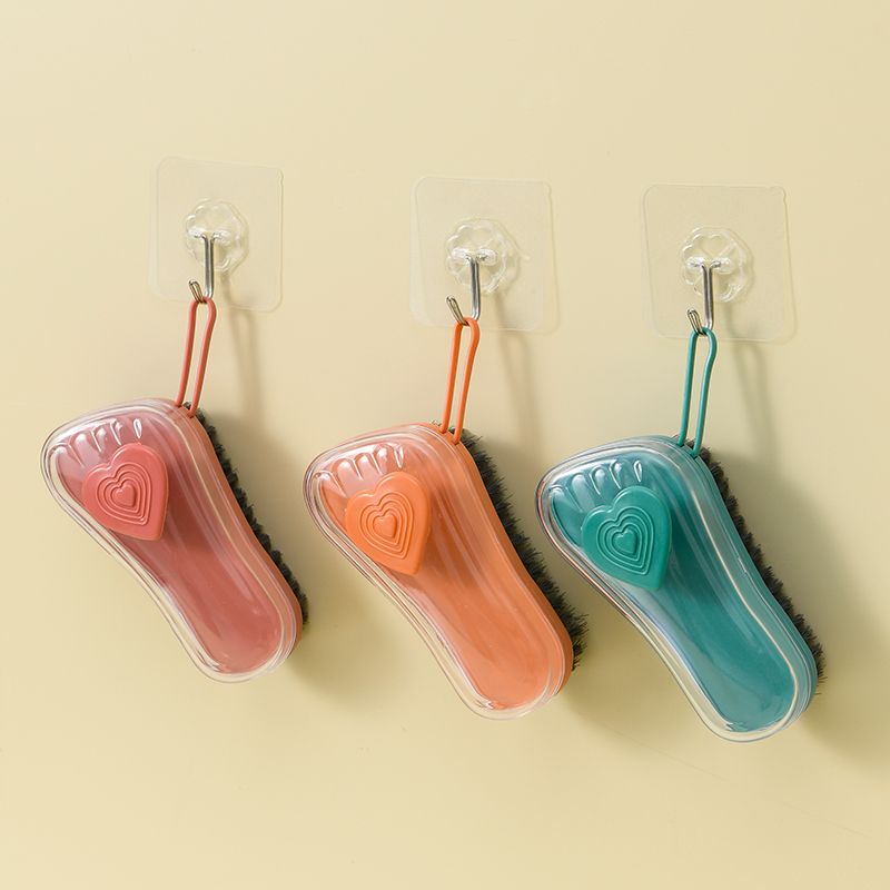 Shoe brush, household wonder. Soft bristles do not damage clothes. Multi-functional liquid cleaning brush. Laundry and shoe cleaning brush. Youdaoplaceholder0 bristle cleaning brush Application Scenario