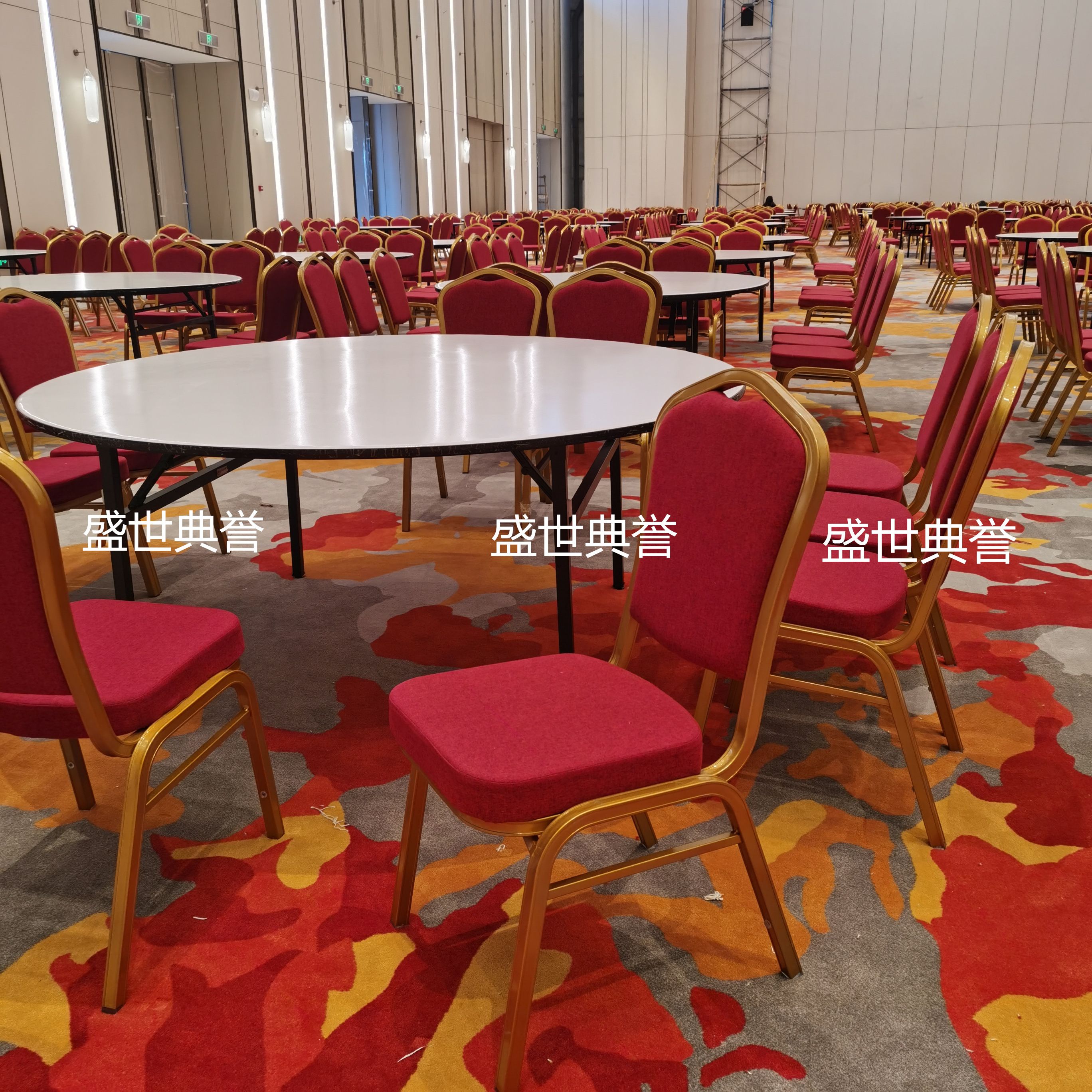 荆州国际宴会中心铝合金餐椅星级酒店宴会厅折叠椅饭店宴会餐桌椅
