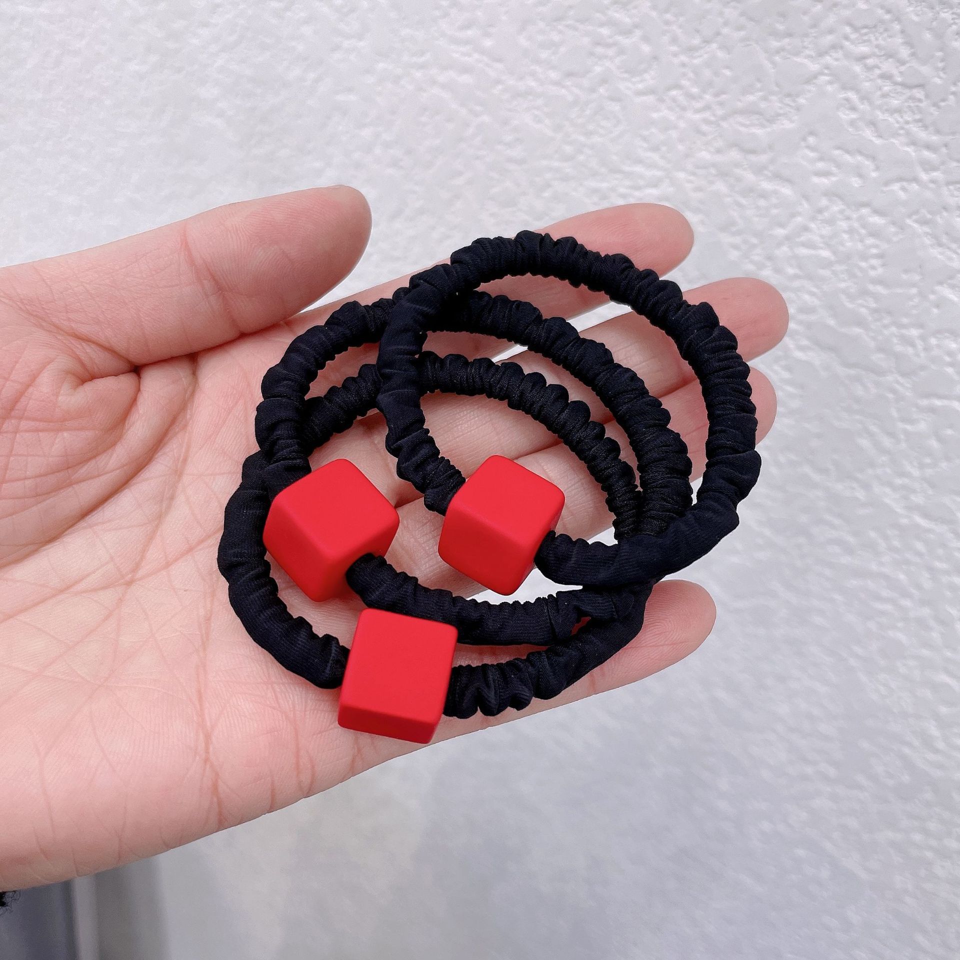 Korean version of the new simple big red square small intestine hairband fashion temperament ponytail head rope hair tie hair rope leather band hair accessories Specification drawing