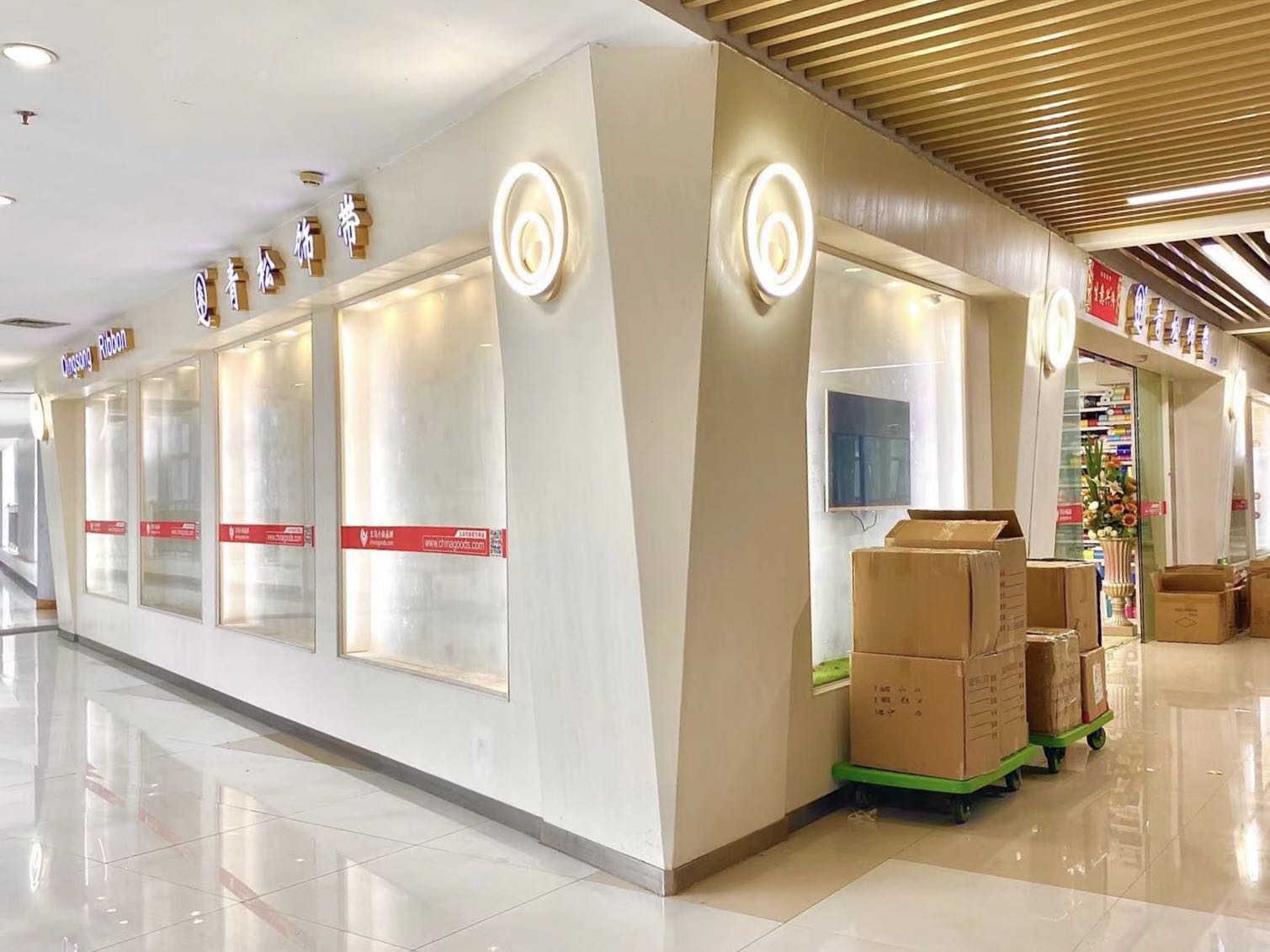 A green pine ribbon describe pic - 8