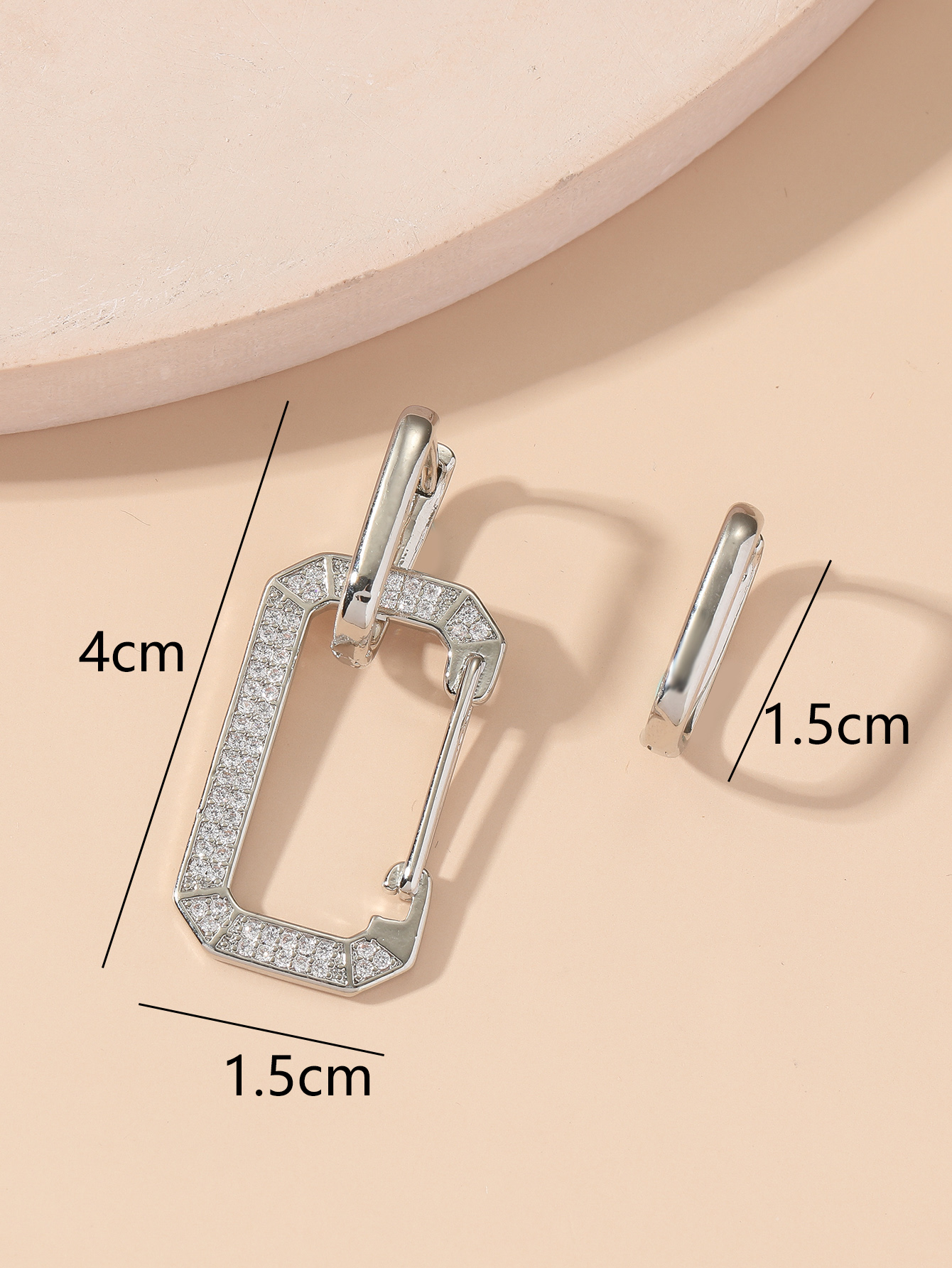 European And American Style Personality Earrings Explosive Trend Network Red With The Same Application Scenario