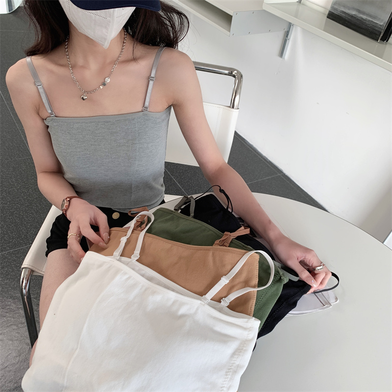 A new summer thin vest with a strappy women's chest cushion, versatile for girls and students. It can be worn as an inner layer and an outer layer for a beautiful back Application Scenario