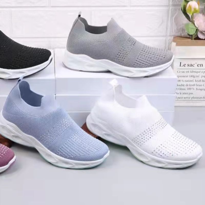 The new Feizhi women's shoes from Must-Win are a bestseller. These one-step women's shoes are trendy, breathable and versatile in spring. Feizhi soft-soled anti-odor youth sports and casual shoes 43794-E1323 Item Picture