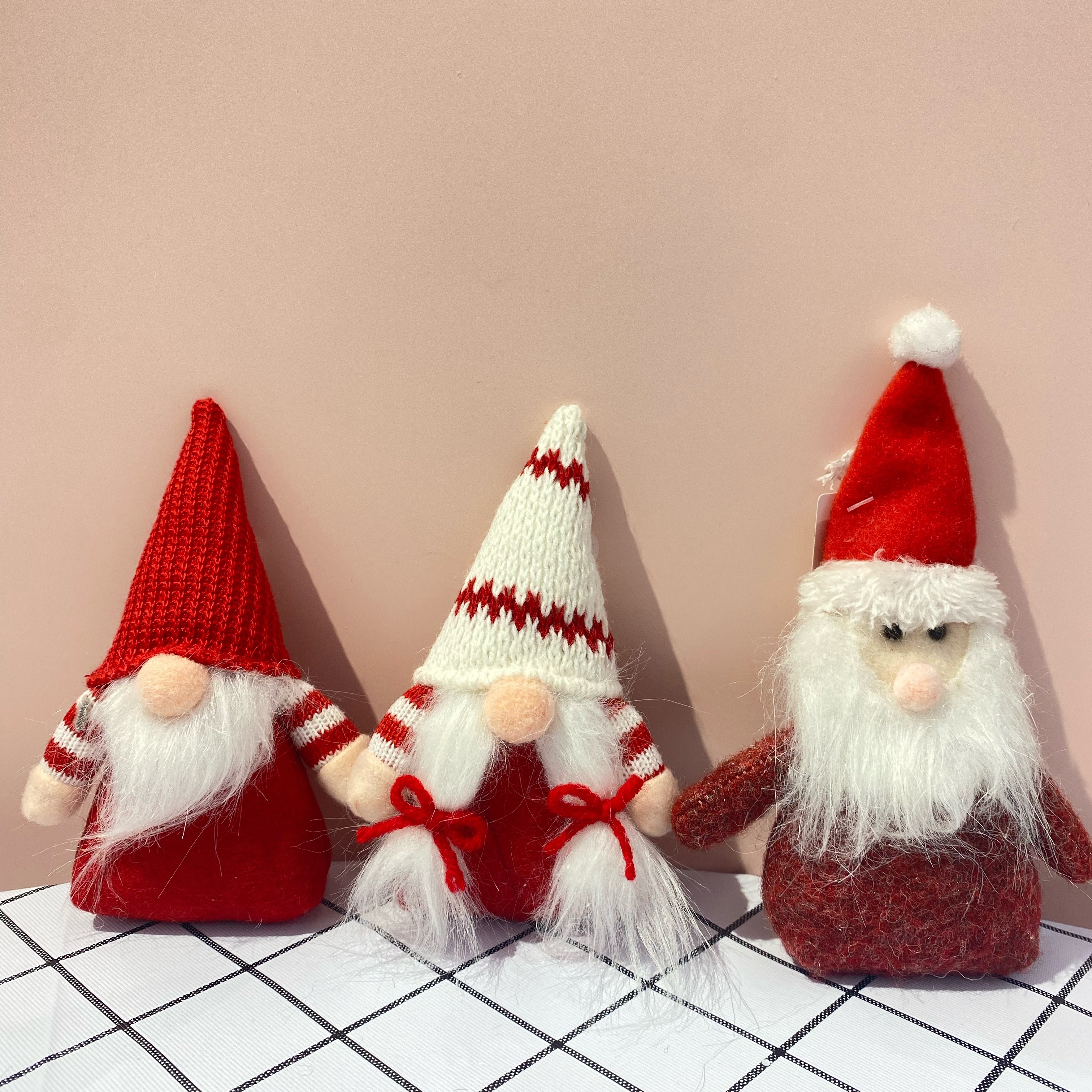 Creative gifts, plush toy pendants, Christmas series, Santa Claus head keychain pendants, dolls, Christmas gifts, best-selling scarves, snowmen, Santa Claus Specification image
