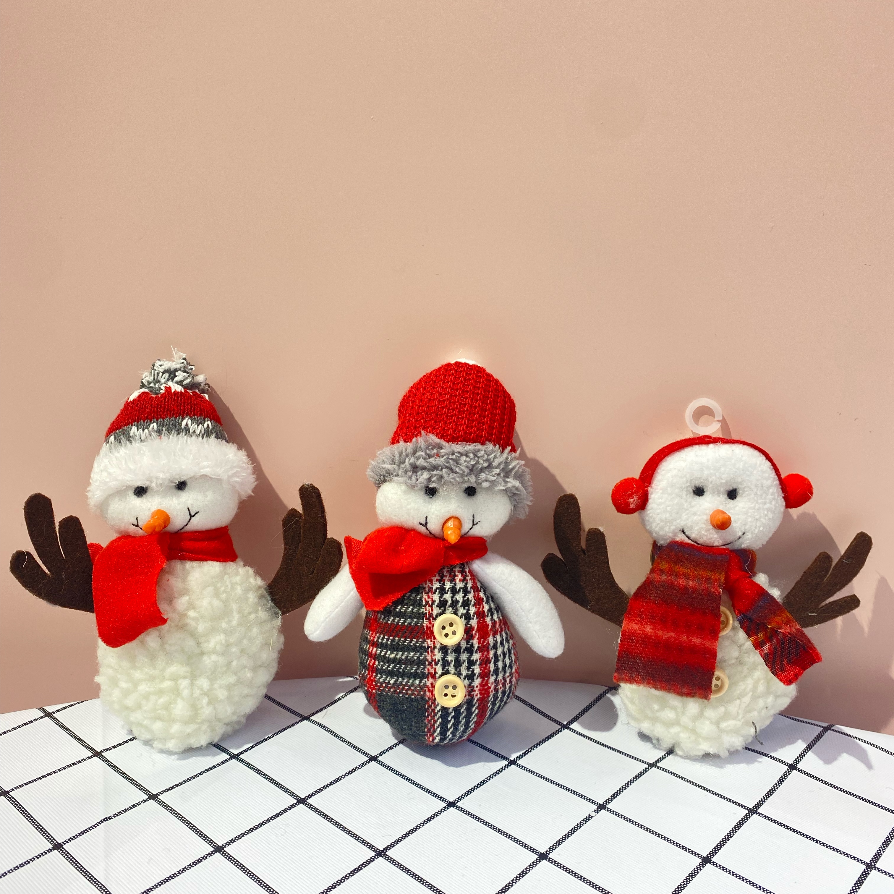 Creative gifts, plush toy pendants, Christmas series, Santa Claus head keychain pendants, dolls, Christmas gifts, best-selling scarves, snowmen, Santa Claus details Picture