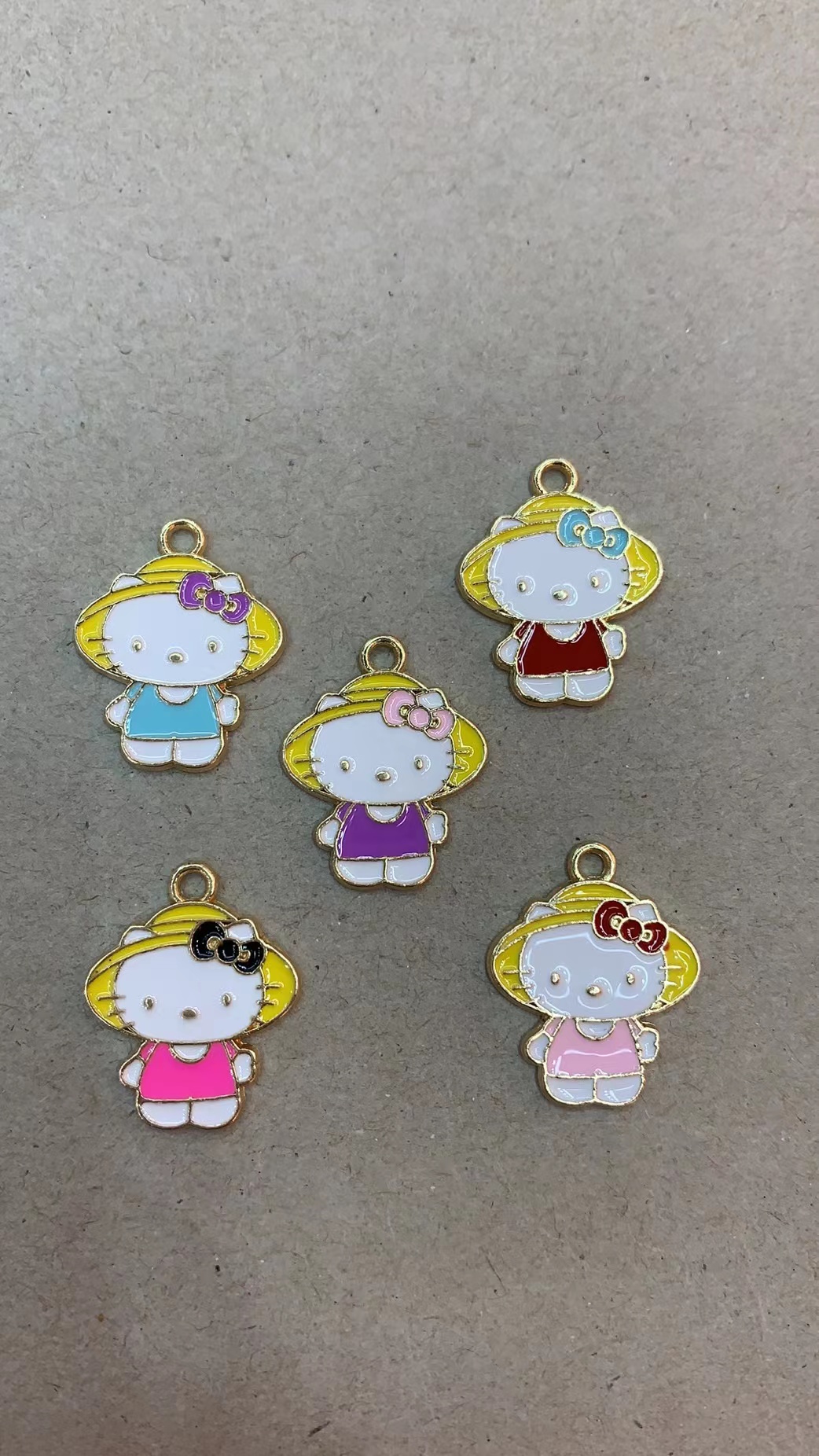 Best-selling duck-themed accessories, alloy accessories, white claw accessories, bright-colored accessories, alloy hats, Hello Kitty