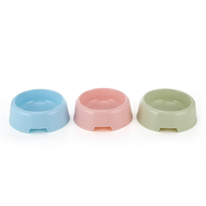 New pet bowls, including those for puppies and kittens, made of plastic, are anti-knock, anti-slip and durable. They are also suitable for cat food bowls, dog food bowls and pet food utensils Application Scenario