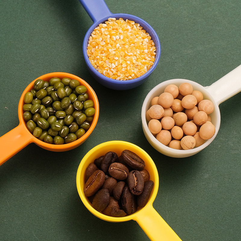 Multi-functional measuring spoon, household kitchen plastic milk powder spoon, coffee spoon, coarse grain spoon, coffee and tea sealing spoon holder Application Scenario