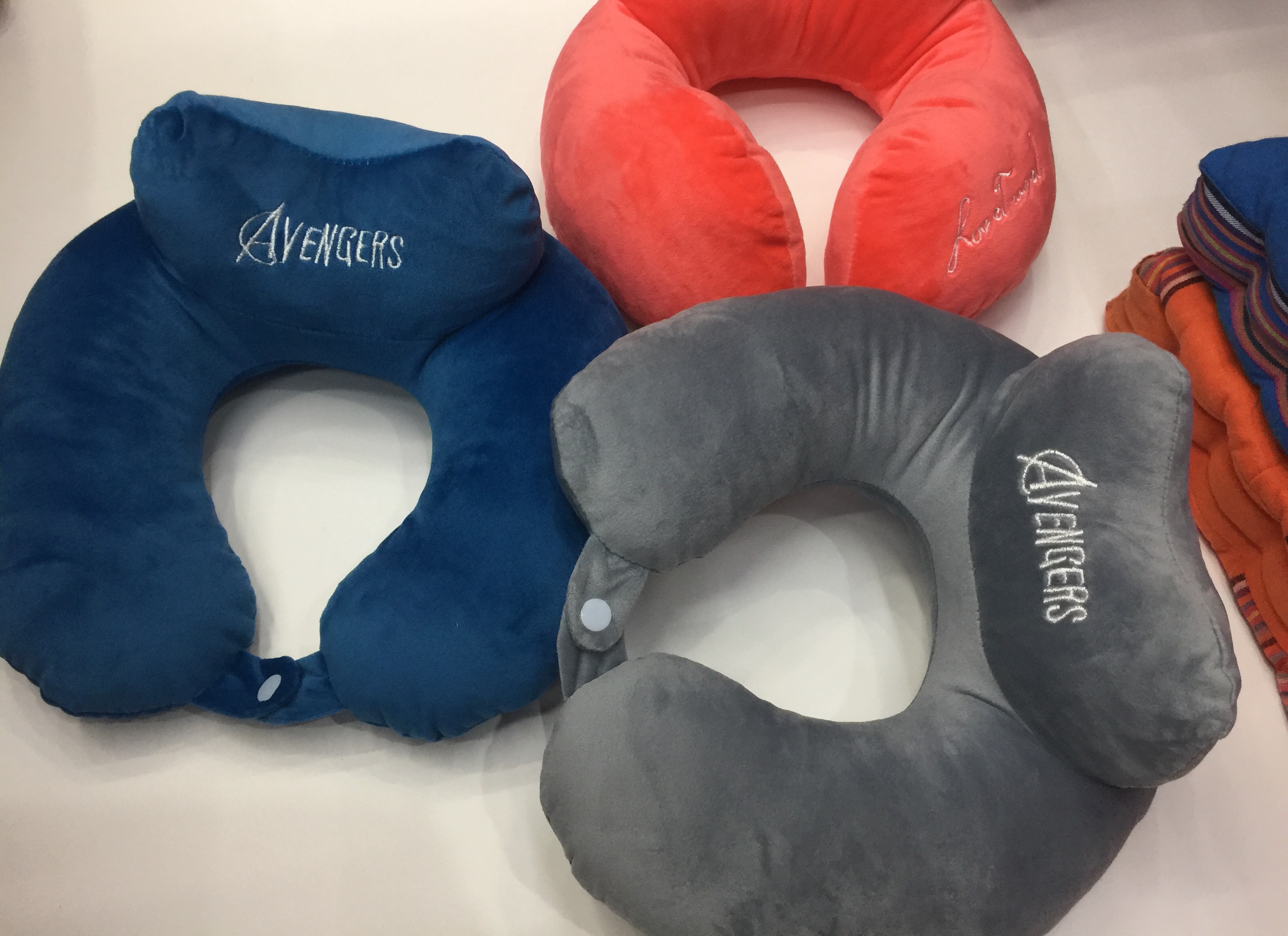 New Explosive Manufacturers Direct Embroidery Solid Color Car Neck Neck Pillow U-Shaped Pillow Item Picture