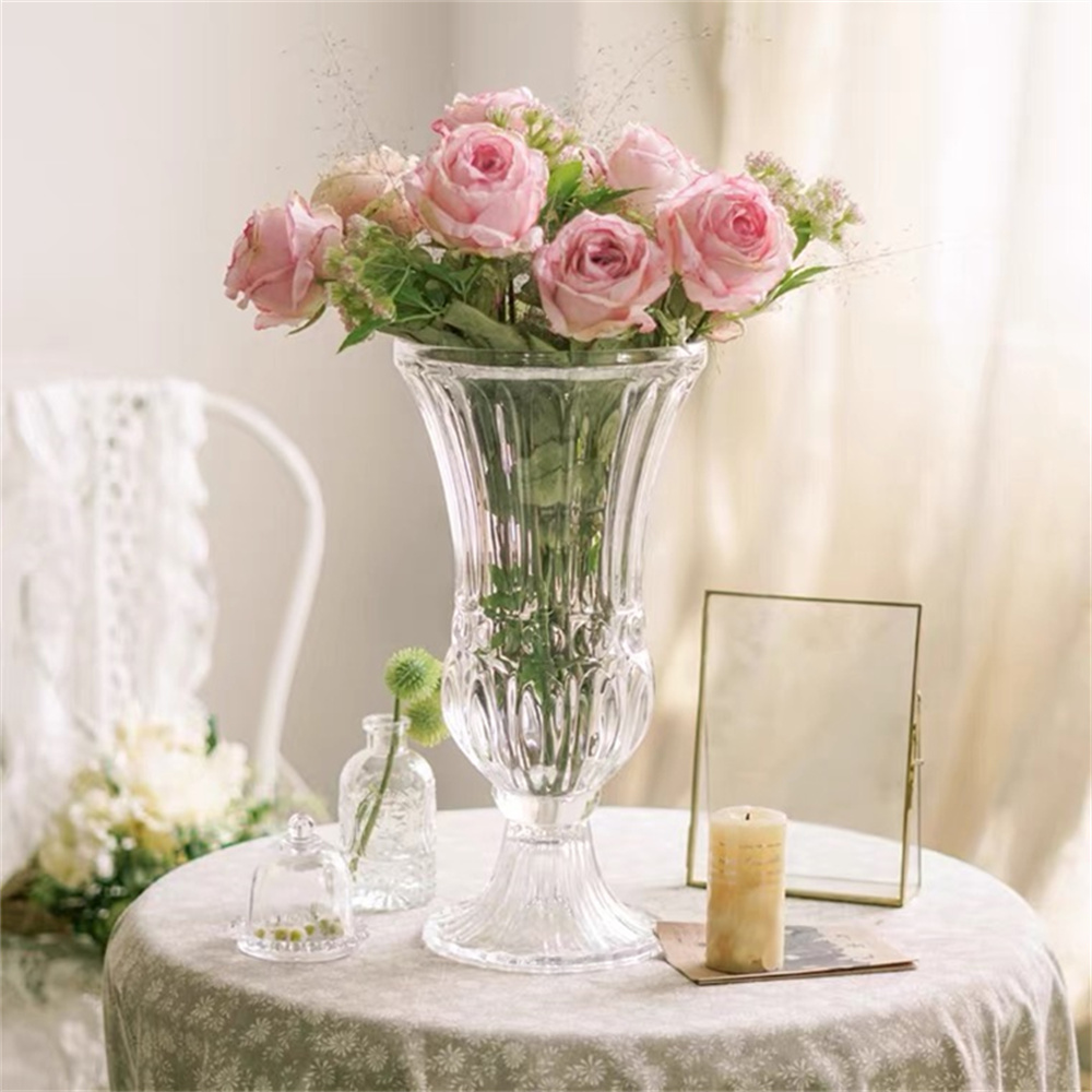 Retro light luxury embossed glass vase, European-style tall transparent vase, simple home decoration item, creative hydroponic vase
