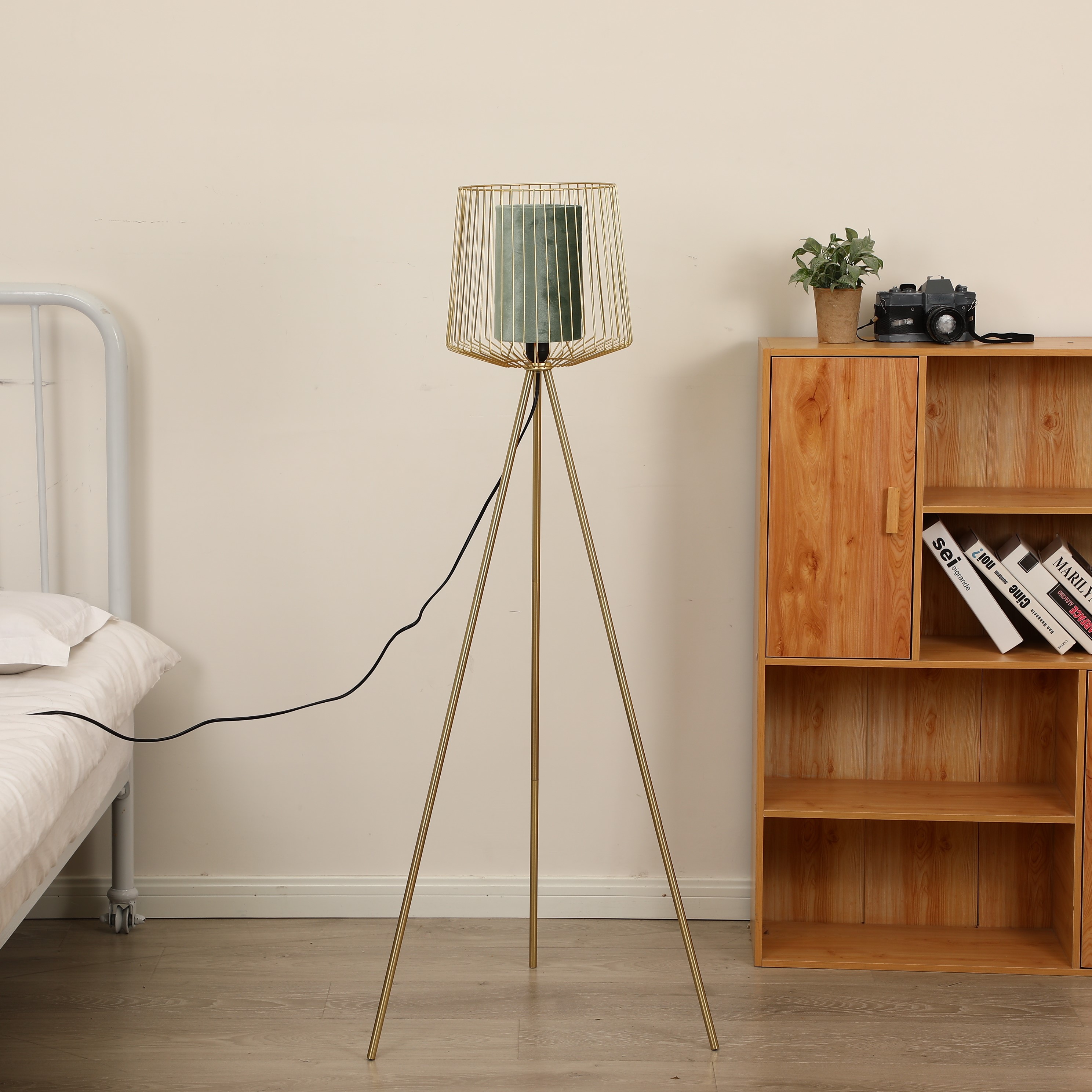 Flannelette floor lamp Iron floor lamp Metal three stand floor lamp indoor decorative light