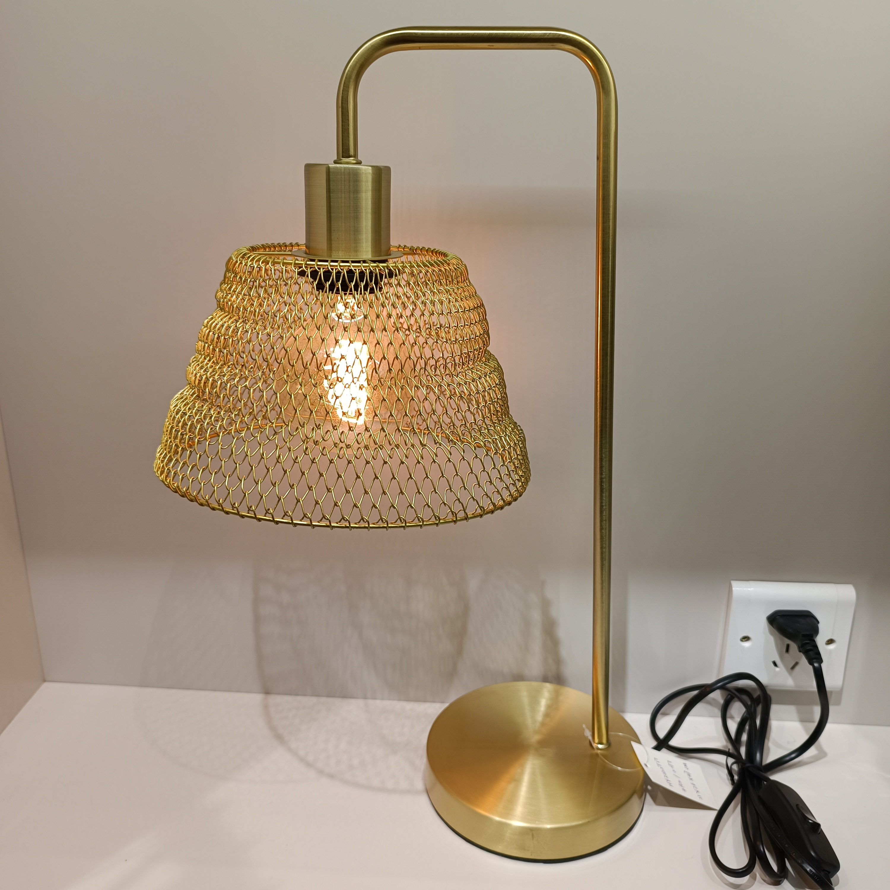 Nordic ins table lamp Iron table lamp light luxury metal decorative light process lamp mesh cover room table lamp