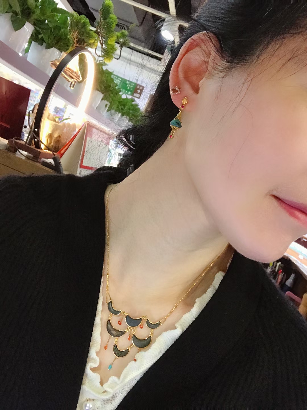 老天铁月牙形镶嵌18K金项链 精致款