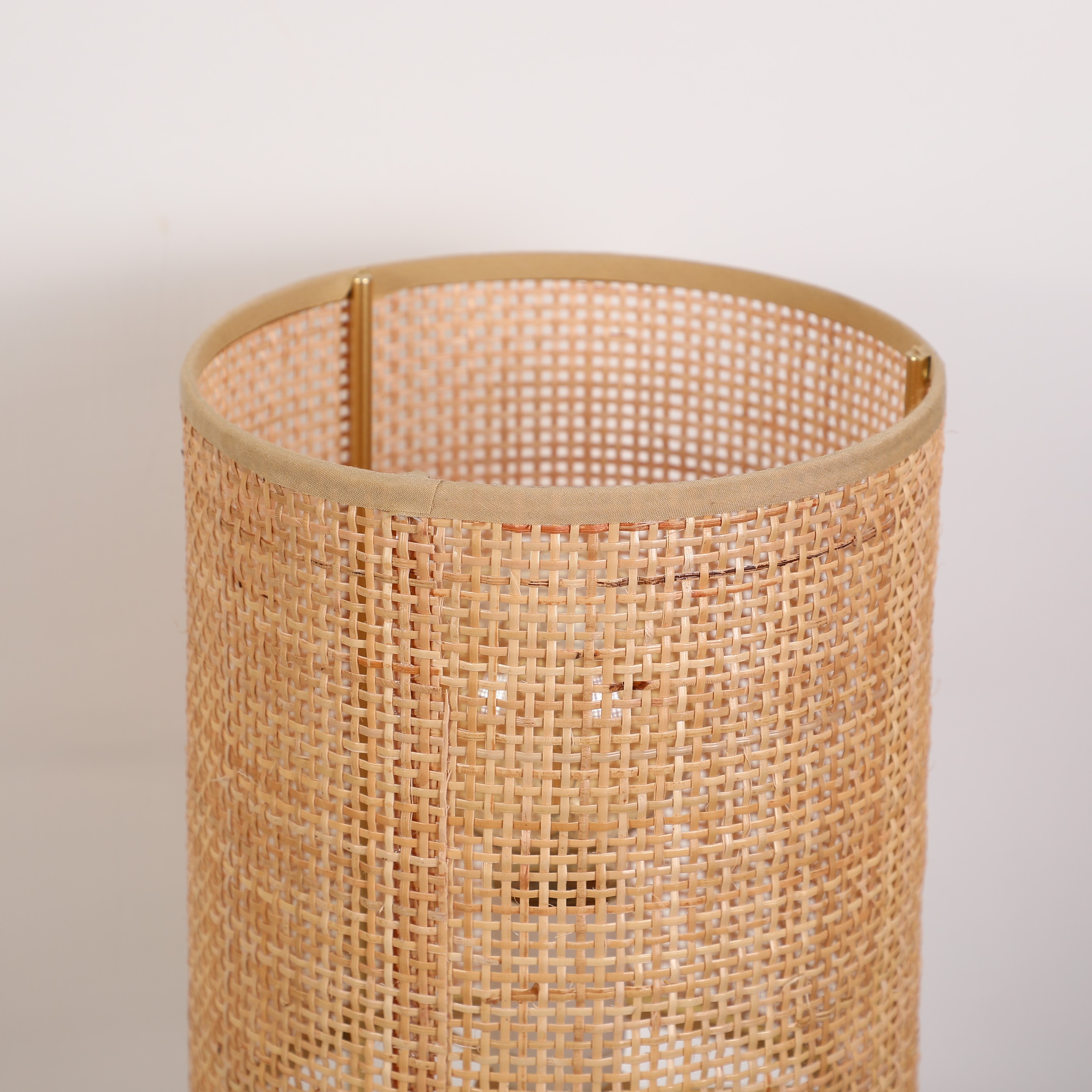 New Chinese-style hand-woven table lamp, Japanese simple rattan weaving craft lamp, three-stand decorative lamp Application Scenario