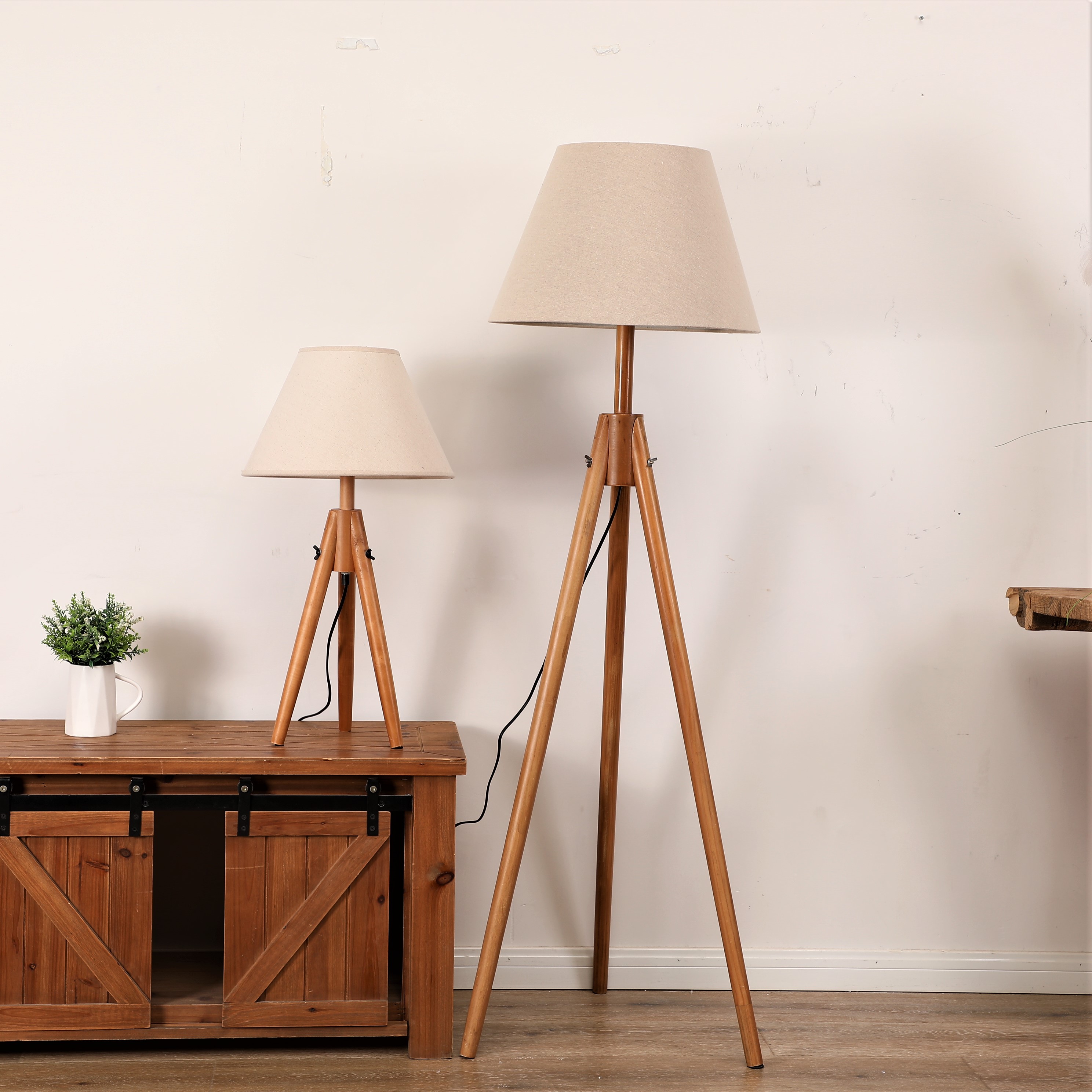 实木台灯/三支架台灯/室内灯具细节图