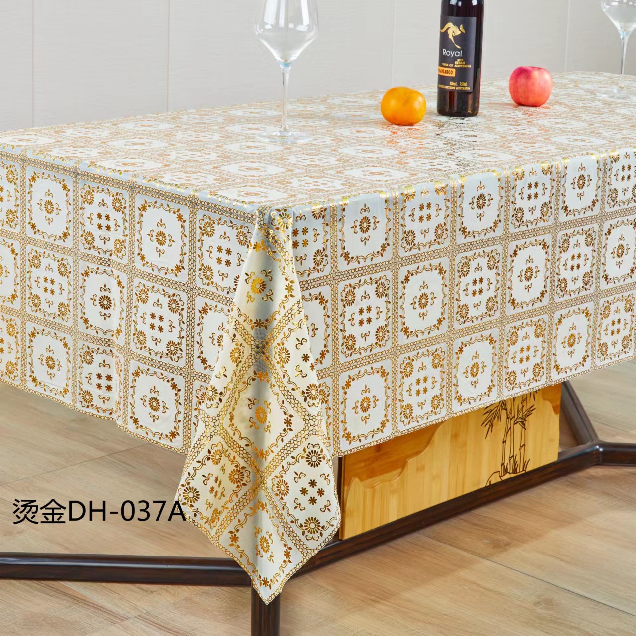  PVC烫金烫银蕾丝台布 欧式经典时尚花卉家居桌布酒店装饰防水免洗餐桌布详情15