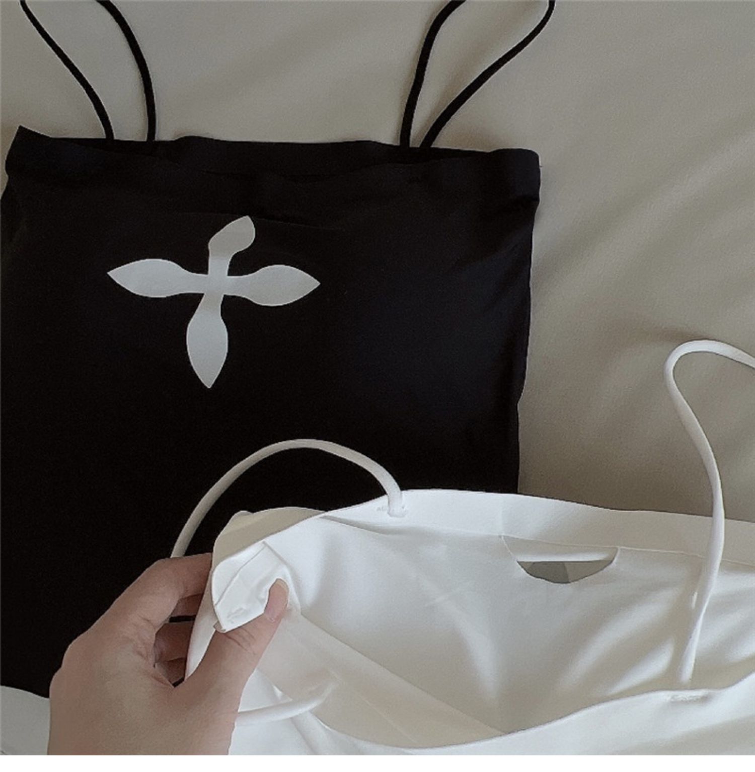 Summer female Internet celebrity hot girl with a pure and sensual style, wearing a halter top with a chest pad, and pairing it with a short bra, strapless base layer top pic 12