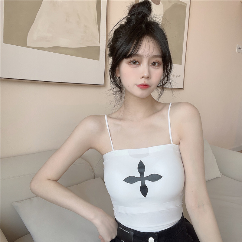 Summer female Internet celebrity hot girl with a pure and sensual style, wearing a halter top with a chest pad, and pairing it with a short bra, strapless base layer top Specification image